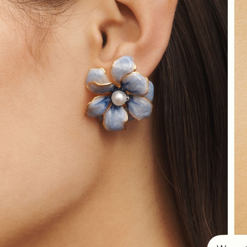 NWT The Pink reef floral post earrings